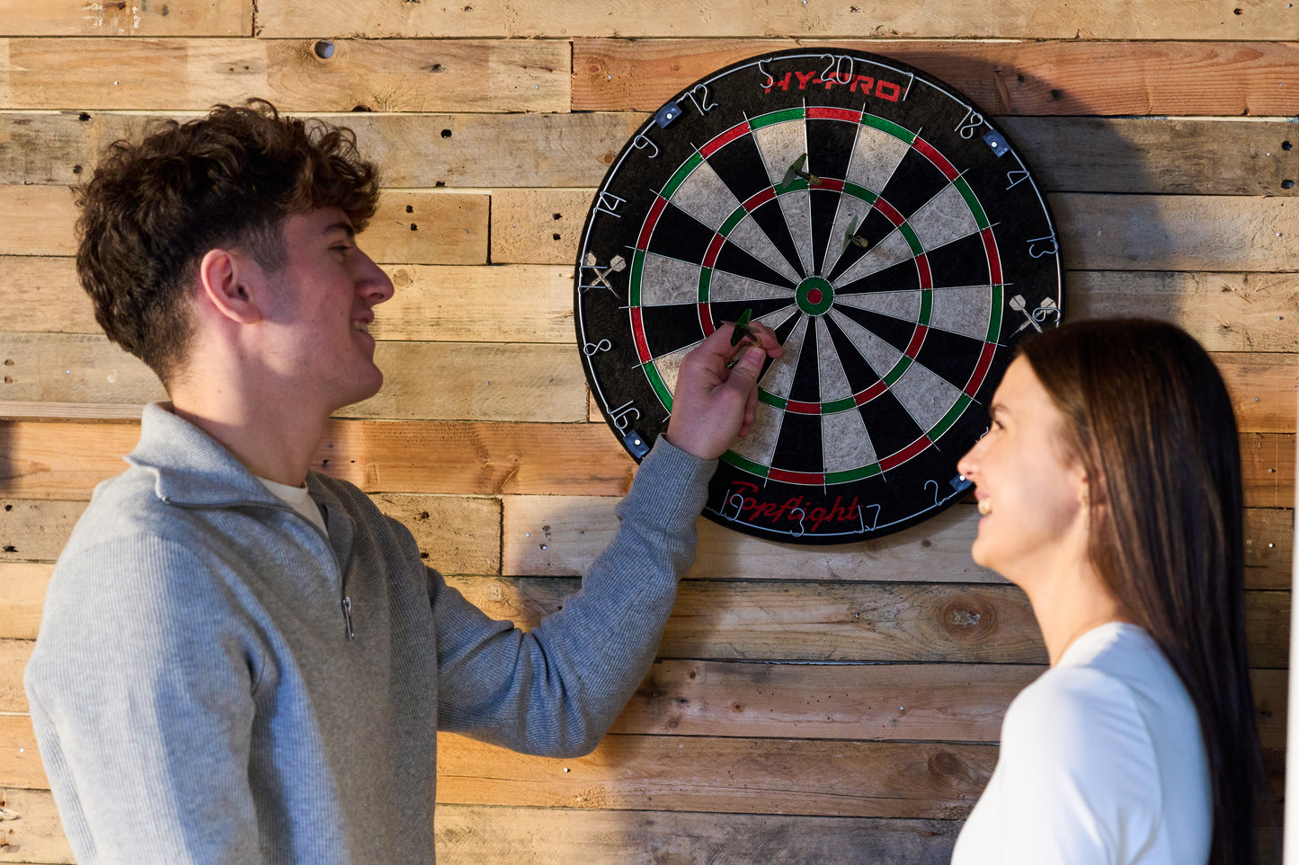 Hy-Pro Topflight Dartboard - Dart Board Set, 6x 18g Steel Tip Darts, Staple Free Bulls Eye