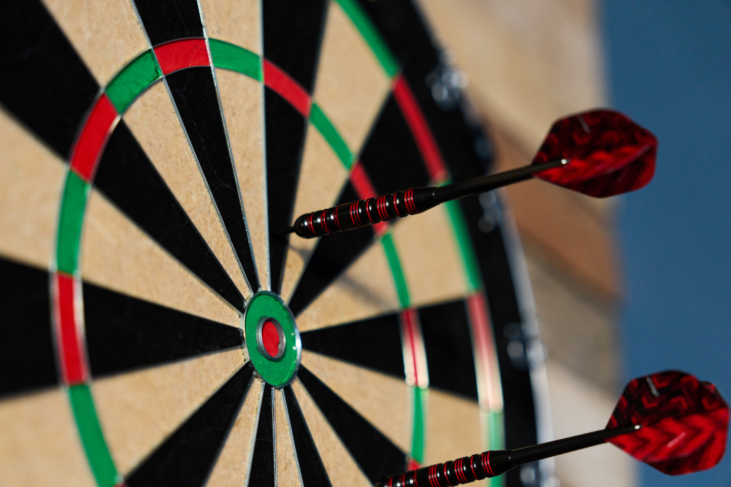 Hy-Pro Apex Dartboard - Staple Free, Blade Wire, Grade A Sisal, Indoor and Outdoor