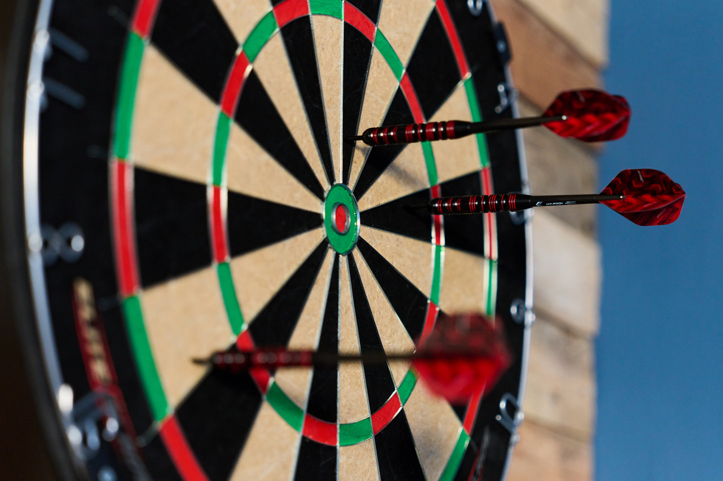 Hy-Pro Darts Set - 22g Steel Tip Darts, 6x Aluminium Shafts, 6x Plastic Shafts, 12 Flights, 6x O'Rings, 6x Spring Rings, Dart Sharpener, Dart Tool, With Case