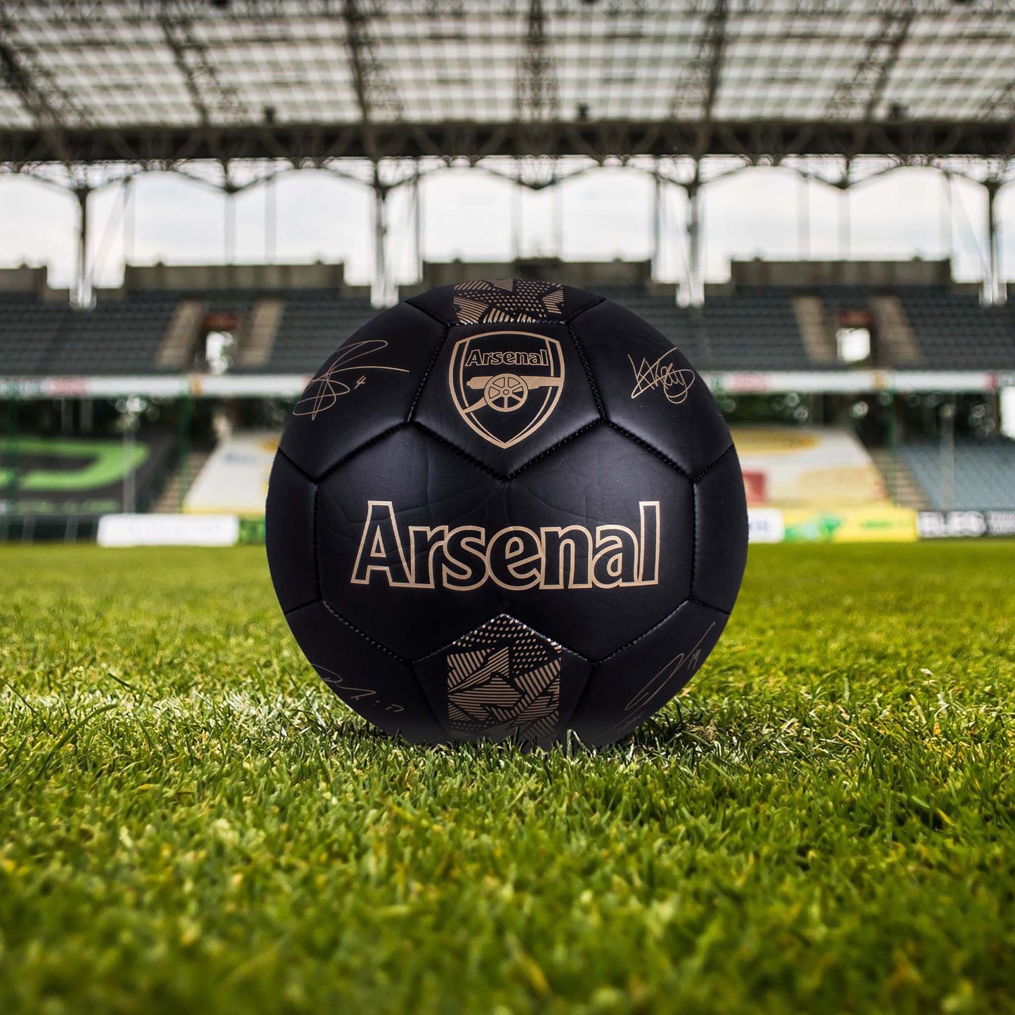 Arsenal Phantom Signature Football