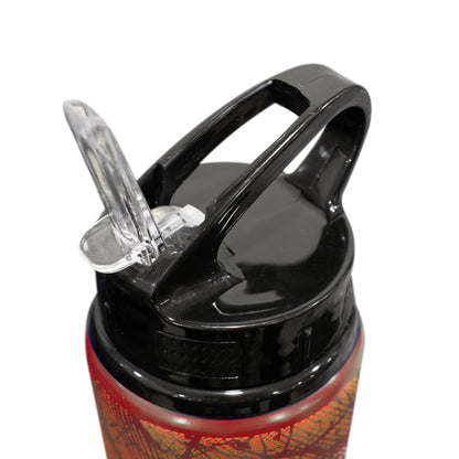 Close up of black lid and straw on the Arsenal Aluminium water bottle on a white background