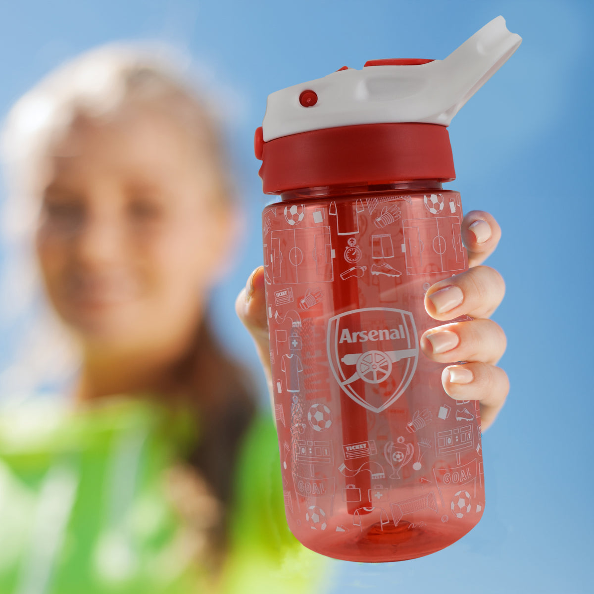 Arsenal F.C. Kids Water Bottle – 480ml red bottle being held by a girl that is blurred in the background of the image