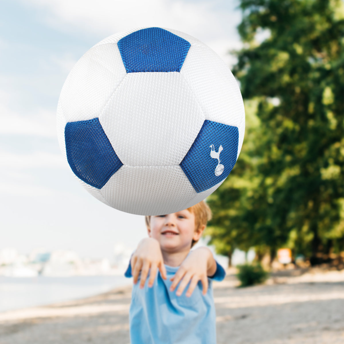 Tottenham Hotspur Giant 14in Mesh Ball being thrown by little boy on the beach 