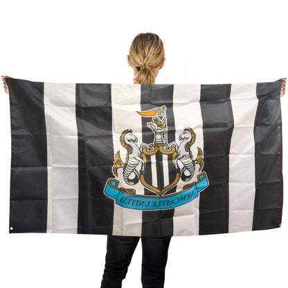 Newcastle United F.C. Crest Flag 5ft x 3ft