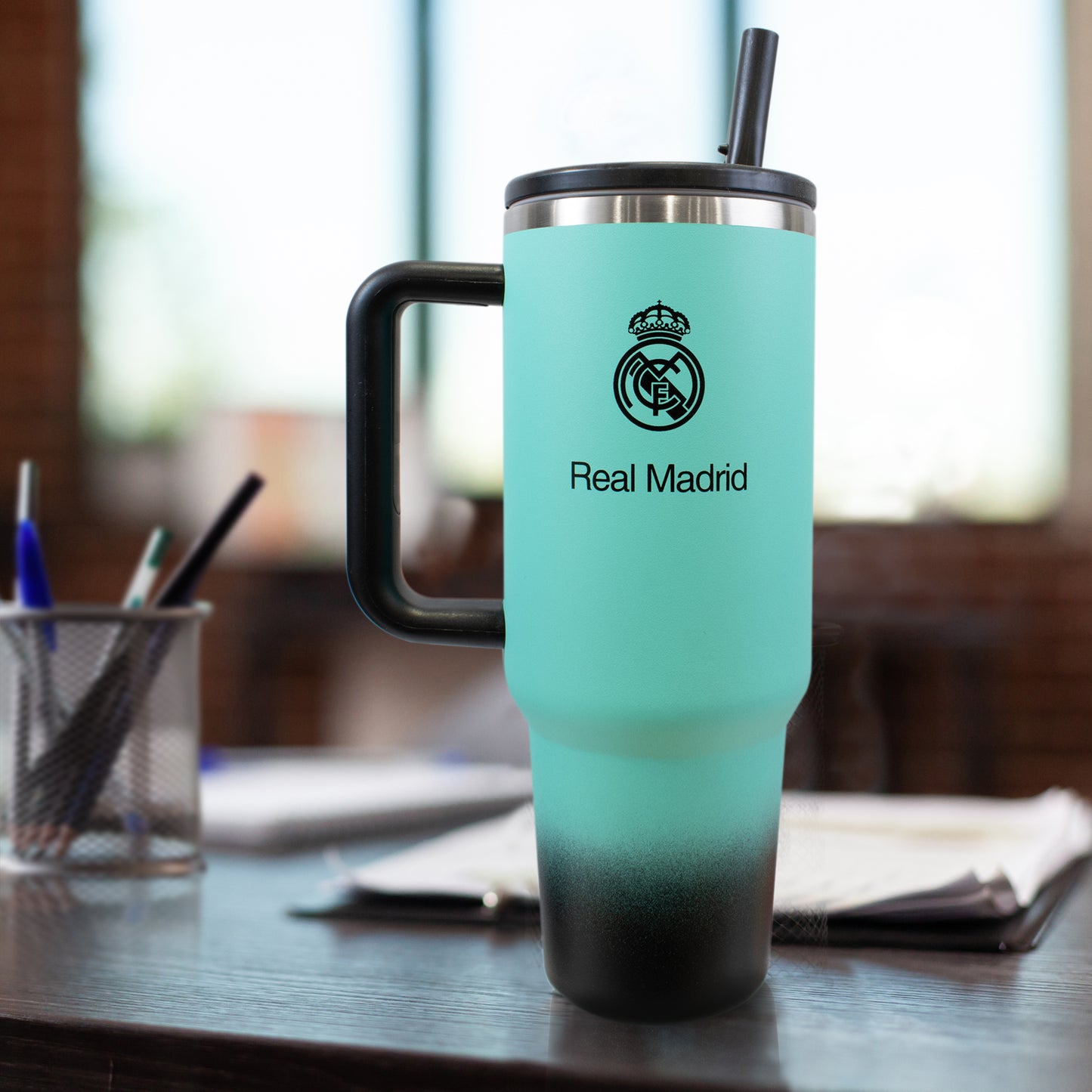 Hy-Pro Officially Licensed Real Madrid 40oz Thermal Flask - 1.13L, Water Bottle with Integrated Straw & Handle